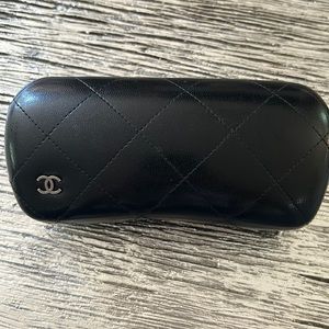 Chanel hard sunglasses Case black like new